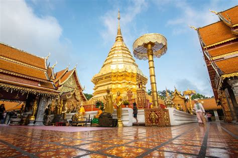 Wat Phra That Doi Suthep: Zapierający dech w piersiach kompleks świątynny z widokiem na Chiang Mai!