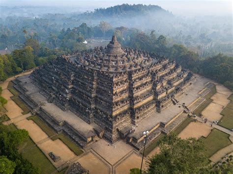  Templo Borobudur: Zabytek Buddyjski Zachwycający Rozległymi Widokami